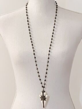 LIZZIE RAE Black Beaded Arrow Head Pendant Starburst Design Statement Necklace